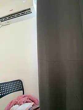 Snapshot of MelaFoxx chatting on February 8, 1:14 pm MelaFoxx online show from February 8, 1:14 pm