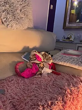 Snapshot of MelaFoxx chatting on February 21, 7:09 am MelaFoxx online show from February 21, 7:09 am