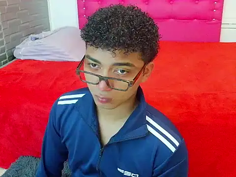 Snapshot of philipsex28 chatting on February 5, 7:29 pm philipsex28 online show from February 5, 7:29 pm