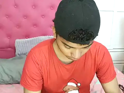 Snapshot of philipsex28 chatting on February 20, 2:08 am philipsex28 online show from February 20, 2:08 am