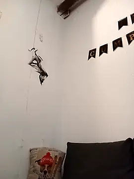 yoahotpetrafiery online show from April 17, 9:07 pm