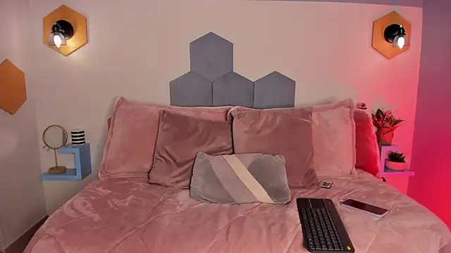 Snapshot of Afrodita_sweeet chatting on February 25, 8:40 pm Afrodita sweeet online show from February 25, 8:40 pm