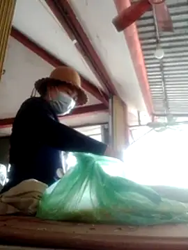 Snapshot of YIYI-502 chatting on February 1, 6:12 am YIYI-502 online show from February 1, 6:12 am