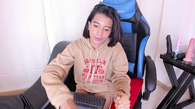 Emily bruss online show from April 14, 8:26 pm