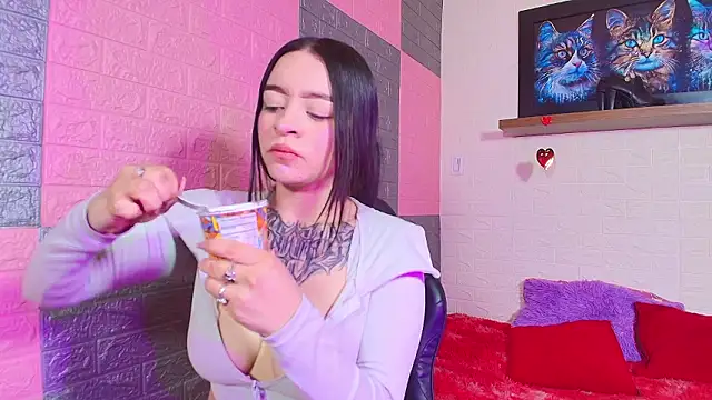 Snapshot of alanna_Love02 chatting on February 27, 3:56 pm alanna Love02 online show from February 27, 3:56 pm