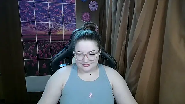 Snapshot of Teasing_Dora chatting on May 5, 1:35 am Teasing Dora online show from May 5, 1:35 am