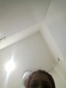 Snapshot of khushi_rawat chatting on February 10, 1:43 am khushi rawat online show from February 10, 1:43 am