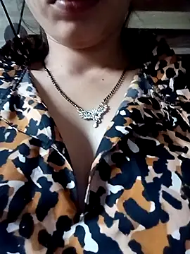 Snapshot of khushi_rawat chatting on March 2, 11:28 am khushi rawat online show from March 2, 11:28 am