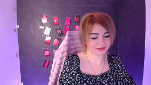 Snapshot of CuttieEmma chatting on February 2, 6:45 am CuttieEmma online show from February 2, 6:45 am