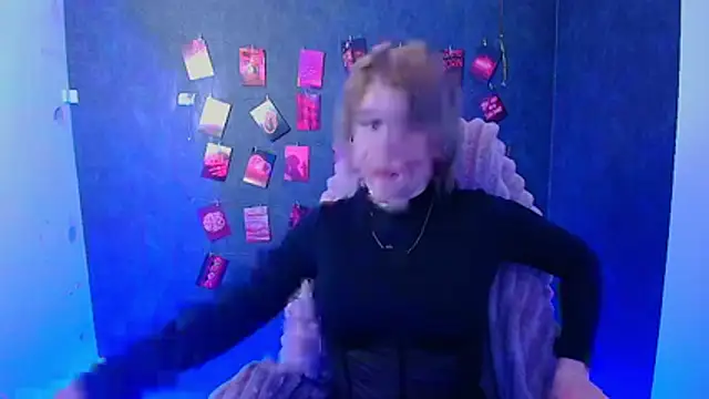 Snapshot of CuttieEmma chatting on February 10, 7:01 am CuttieEmma online show from February 10, 7:01 am