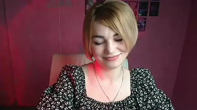 CuttieEmma online show from April 8, 11:54 am