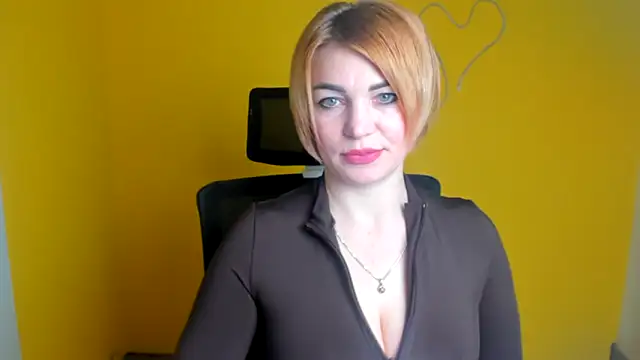 Snapshot of CuttieEmma chatting on April 24, 11:56 am CuttieEmma online show from April 24, 11:56 am