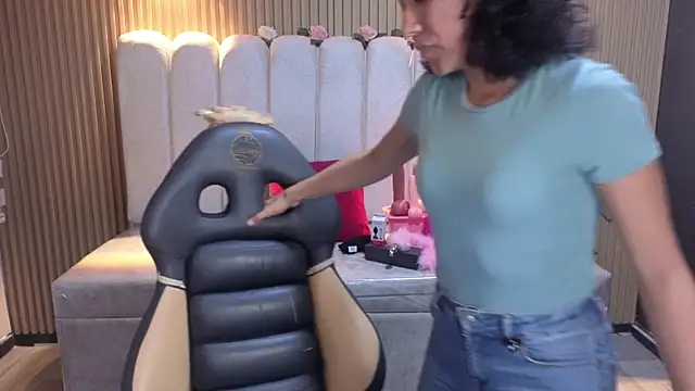 Lynn turner online show from April 20, 12:30 pm