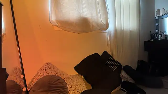 SunniSoles99 online show from March 18, 3:37 pm