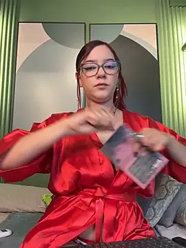 Snapshot of LiliCoxx chatting on April 20, 1:03 pm LiliCoxx online show from April 20, 1:03 pm