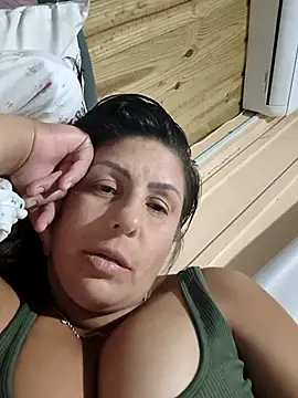 Snapshot of deboragta chatting on February 7, 10:02 pm deboragta online show from February 7, 10:02 pm