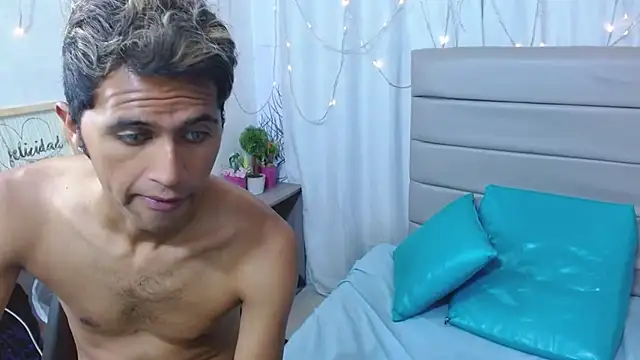 Snapshot of Cecilia_and_Carlos chatting on February 20, 6:26 am Cecilia and Carlos online show from February 20, 6:26 am