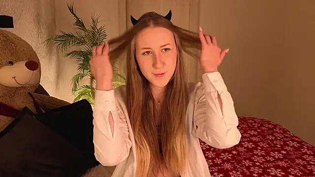 Snapshot of CassieReborn chatting on February 8, 11:41 pm CassieReborn online show from February 8, 11:41 pm