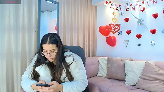 Snapshot of Luna_Millers chatting on February 18, 3:46 am Luna Millers online show from February 18, 3:46 am