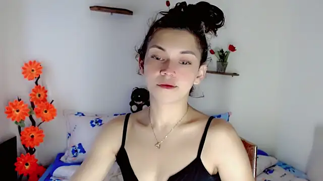 Snapshot of NathalialLooes chatting on June 22, 6:05 pm NathalialLooes online show from June 22, 6:05 pm