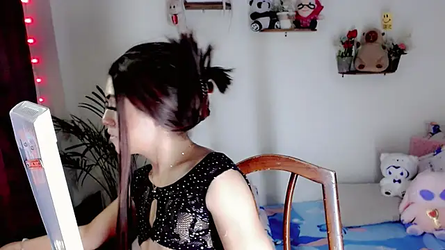 Snapshot of NathalialLooes chatting on June 24, 9:08 am NathalialLooes online show from June 24, 9:08 am