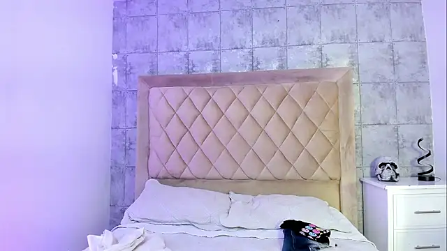 CleoFoxx  online show from March 8, 1:04 pm