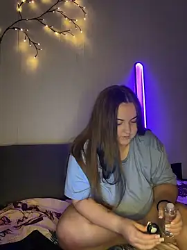 Snapshot of AlyaX_X chatting on February 6, 1:58 pm AlyaX X online show from February 6, 1:58 pm