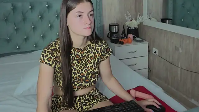 Snapshot of Miia_Velvett chatting on April 27, 5:33 pm Miia Velvett online show from April 27, 5:33 pm