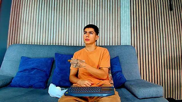 Snapshot of Aron_pulse chatting on February 19, 1:07 pm Aron pulse online show from February 19, 1:07 pm