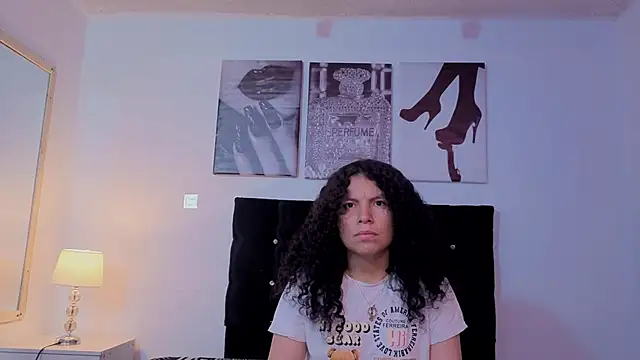 Snapshot of Zoe-yanin chatting on February 21, 6:53 pm Zoe-yanin online show from February 21, 6:53 pm