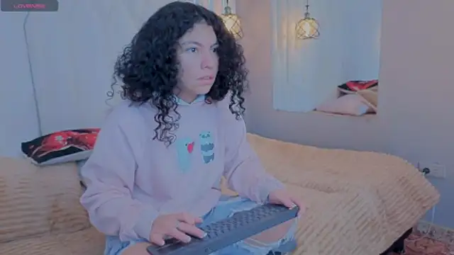 Zoe-yanin online show from April 17, 7:06 pm