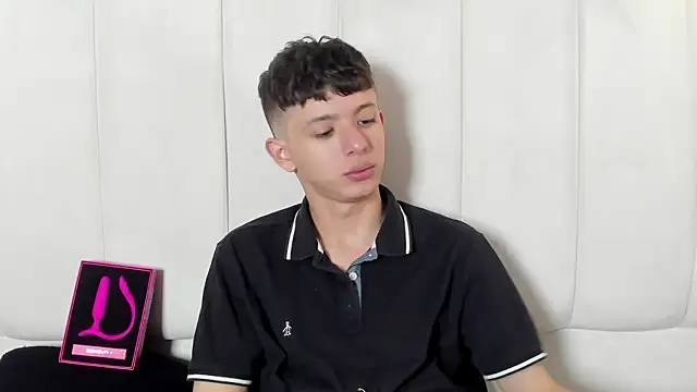 Snapshot of David_Roy_ chatting on February 26, 1:32 pm David Roy online show from February 26, 1:32 pm