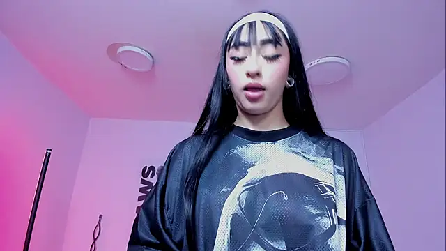 Snapshot of Maddie_Rosee chatting on February 24, 2:20 am Maddie Rosee online show from February 24, 2:20 am