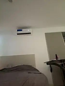 Snapshot of lolaaculaa chatting on February 4, 3:29 pm lolaaculaa online show from February 4, 3:29 pm