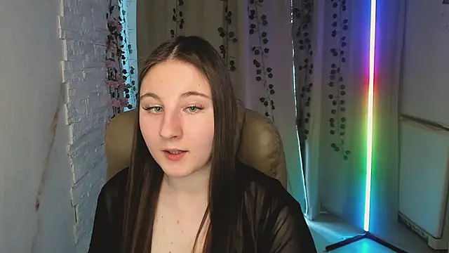 Snapshot of EvaxCharm chatting on February 20, 6:26 am EvaxCharm online show from February 20, 6:26 am