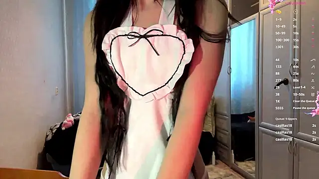 UrBabeLuna online show from March 8, 1:04 pm