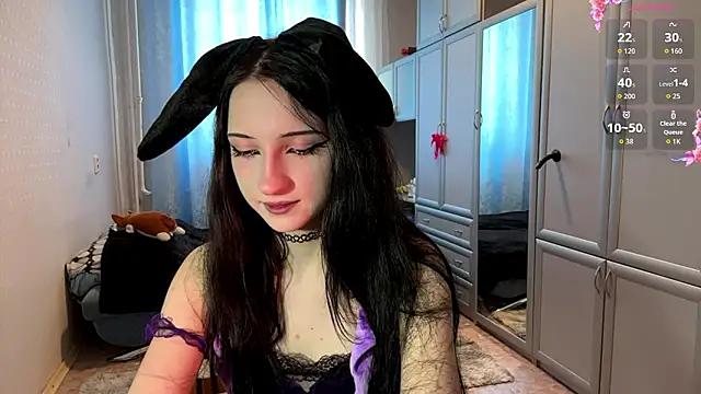 UrBabeLuna online show from March 12, 1:06 pm