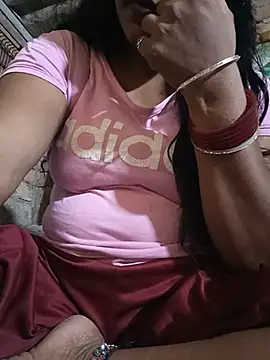 Snapshot of Parul-009 chatting on July 6, 6:32 am Parul-009 online show from July 6, 6:32 am