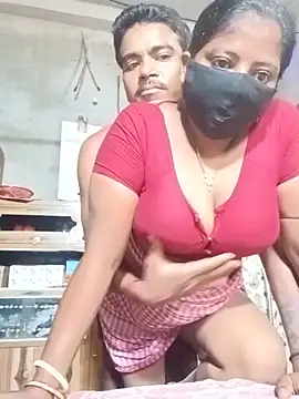 Snapshot of Fetish-Couple2 chatting on May 27, 8:11 am Fetish-Couple2 online show from May 27, 8:11 am