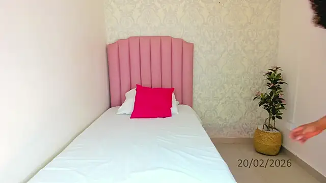 Snapshot of Brit_weston chatting on February 20, 8:09 pm Brit weston online show from February 20, 8:09 pm