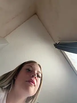 Snapshot of Paige_love chatting on April 19, 10:36 am Paige love online show from April 19, 10:36 am