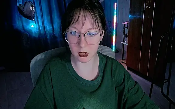 Snapshot of marty_bree chatting on April 29, 5:30 pm marty bree online show from April 29, 5:30 pm