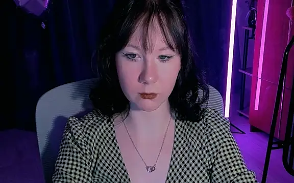 Snapshot of marty_bree chatting on May 6, 5:18 pm marty bree online show from May 6, 5:18 pm