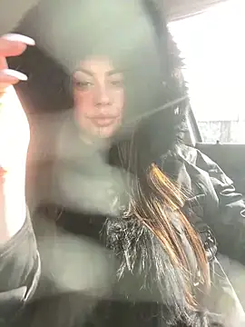 Snapshot of goldengenesdoll chatting on February 25, 11:31 am goldengenesdoll online show from February 25, 11:31 am