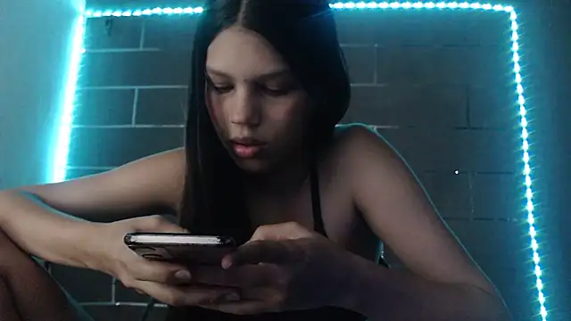 Snapshot of analyn-2027 chatting on June 10, 6:23 am analyn-2027 online show from June 10, 6:23 am
