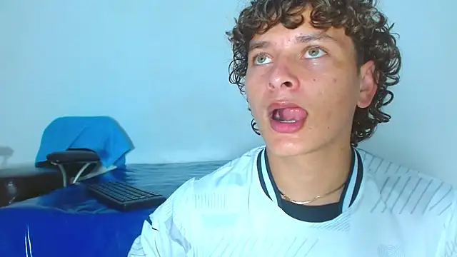 arielnoir6958 online show from March 23, 11:42 pm