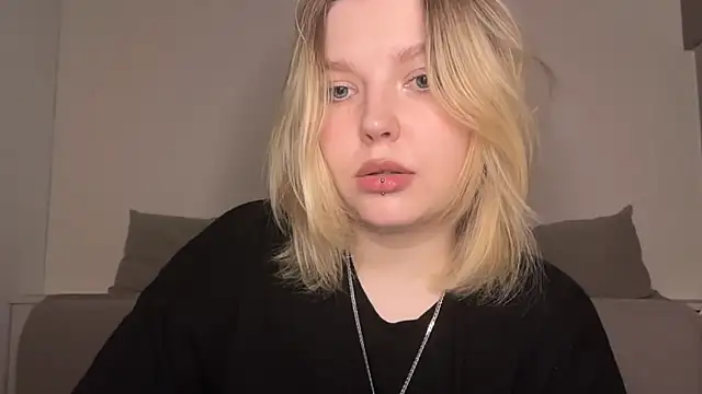 Ophelia Ritz online show from April 5, 10:29 pm