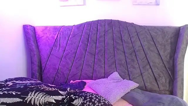 Iris bloom69 online show from March 3, 12:33 pm