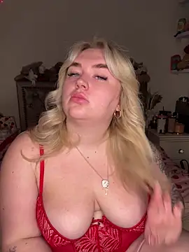 Snapshot of TwoWayT_xx chatting on February 3, 7:52 pm TwoWayT xx online show from February 3, 7:52 pm