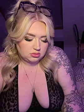 Snapshot of TwoWayT_xx chatting on March 2, 4:25 am TwoWayT xx online show from March 2, 4:25 am